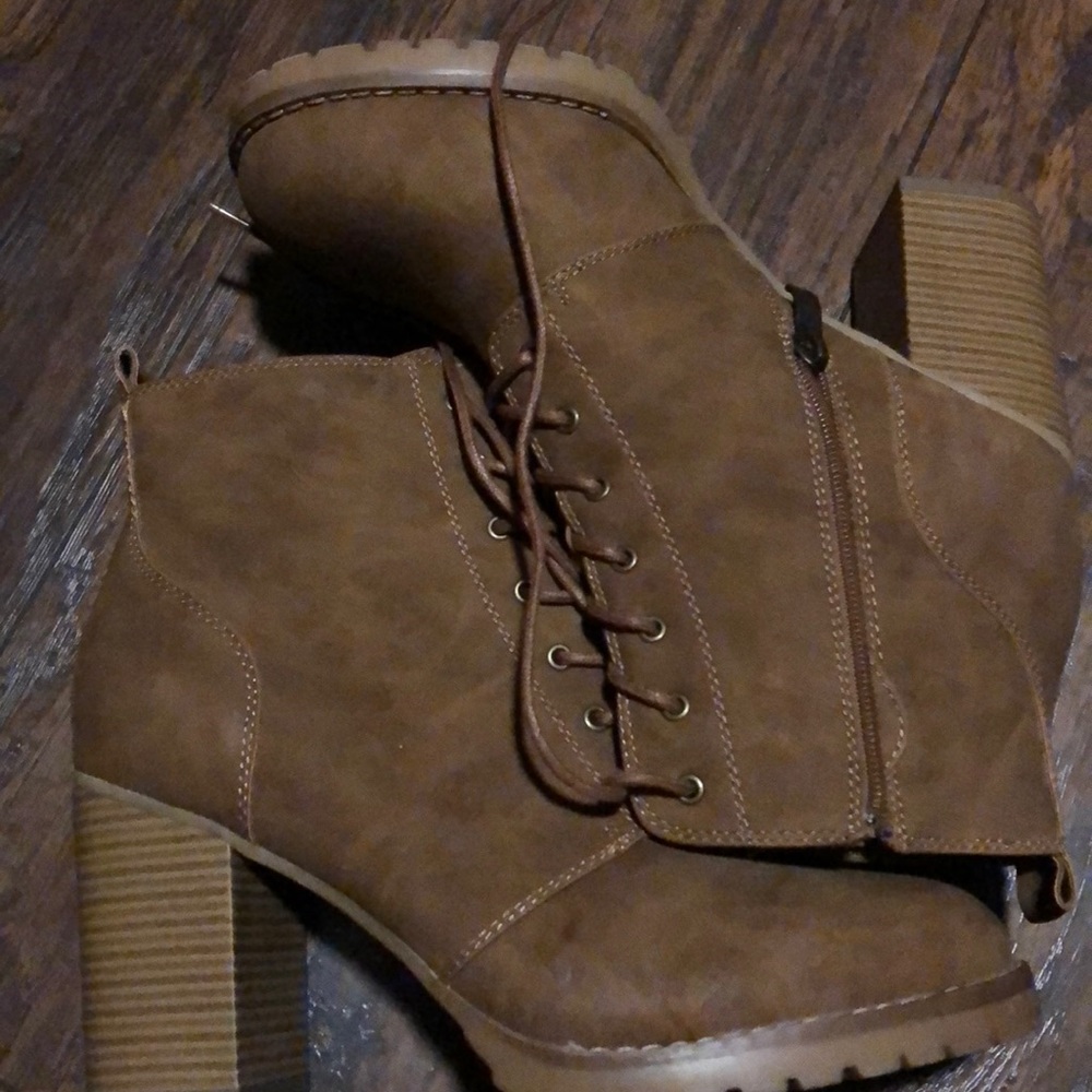 Size 10 brown/tan boots
